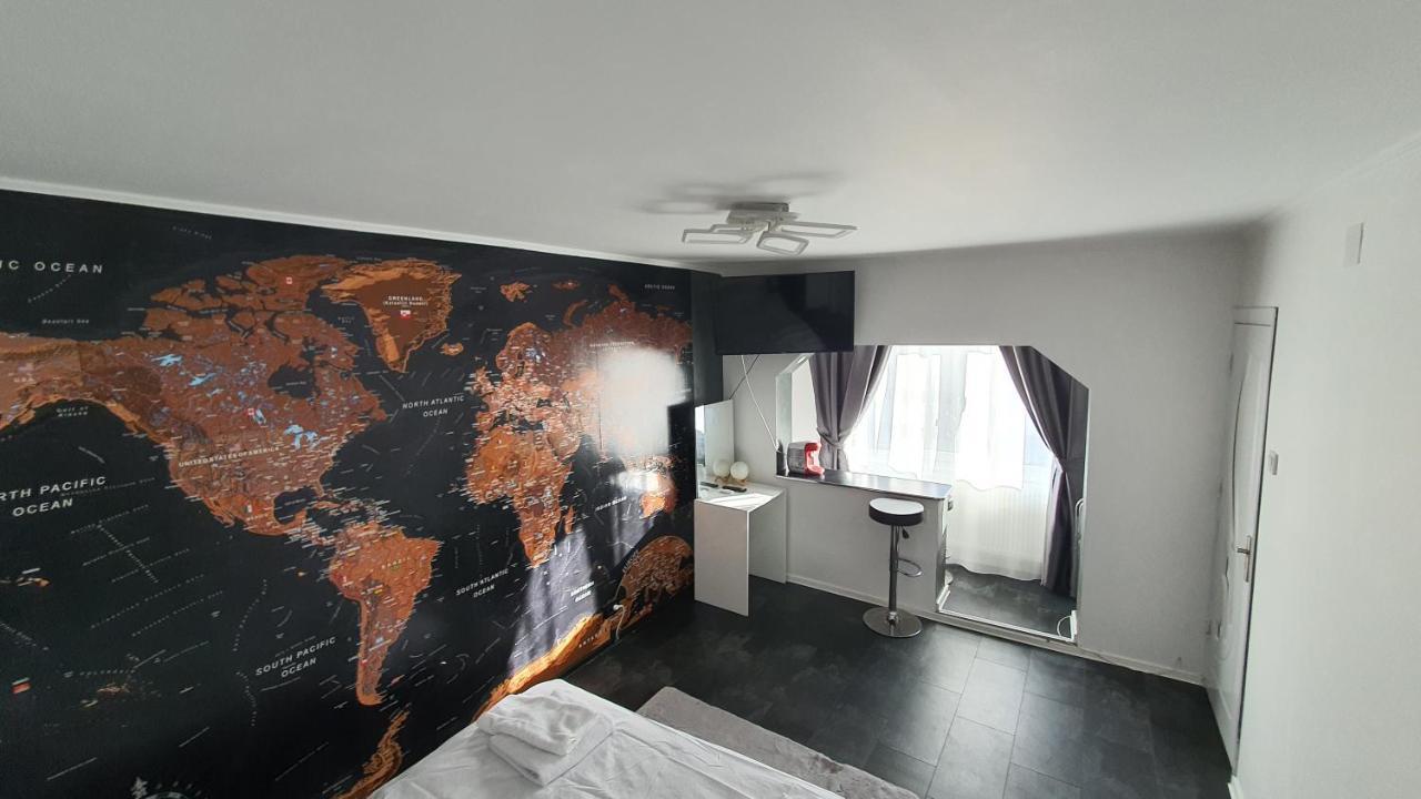 Studio Six Continents Petroşani Exterior foto